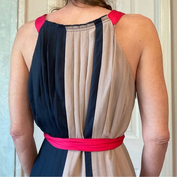 SOLD - BGBC Maxazira Runway pleaded dress, sleeveless, taupe, navy and red, Sz M - Picture 5 of 16